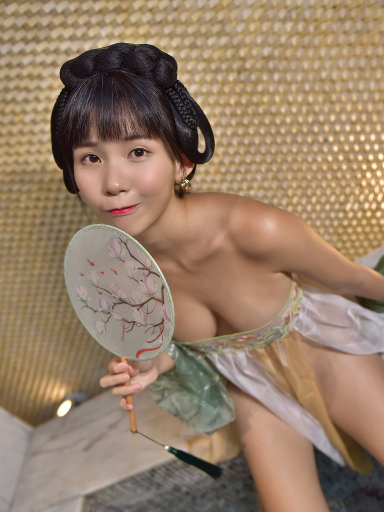 Tắm Trong Hanfu — Bìa album ảnh kỹ thuật số của Zozo肉醬