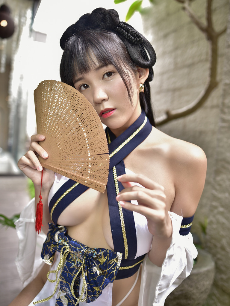 หน้าปกอัลบั้มภาพดิจิทัลของ โซโซ่ในชุดโบราณ — Zozo肉醬