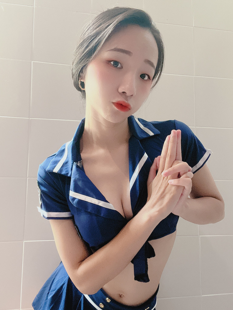 不乖的小壞壞😈警察來逮捕你了👮 — обложка цифрового фотоальбома автора 吉莉安