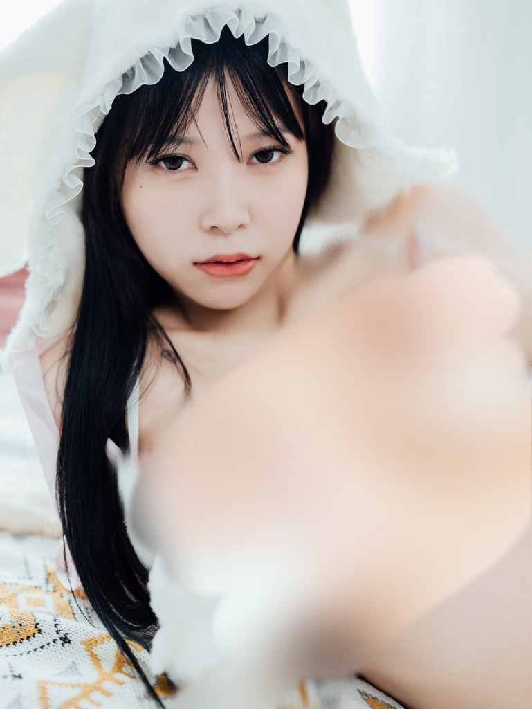 생일 특집 🍰 귀여운 토끼 — 何 何 님의 디지털 포토북 커버
