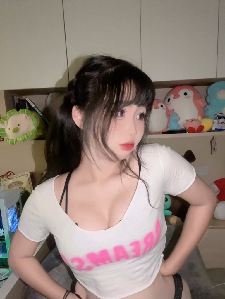 尾巴🖤 — 小謝謝 的數位攝影集封面