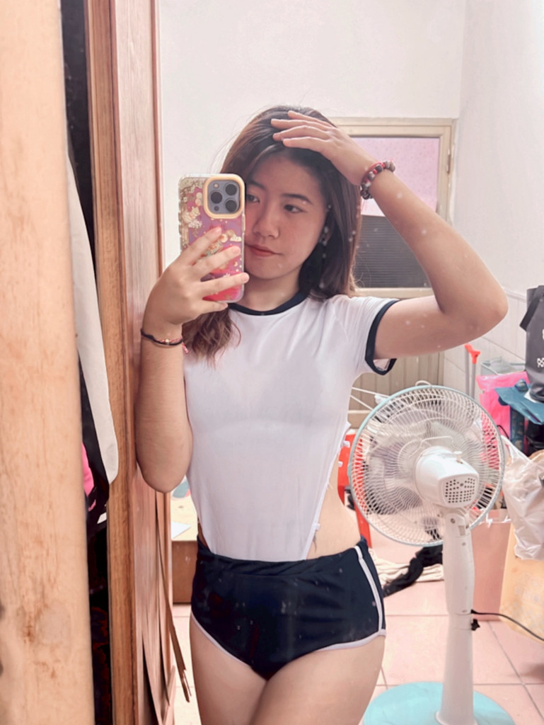 第一次拍大尺📷 — Bìa album ảnh kỹ thuật số của Lt.