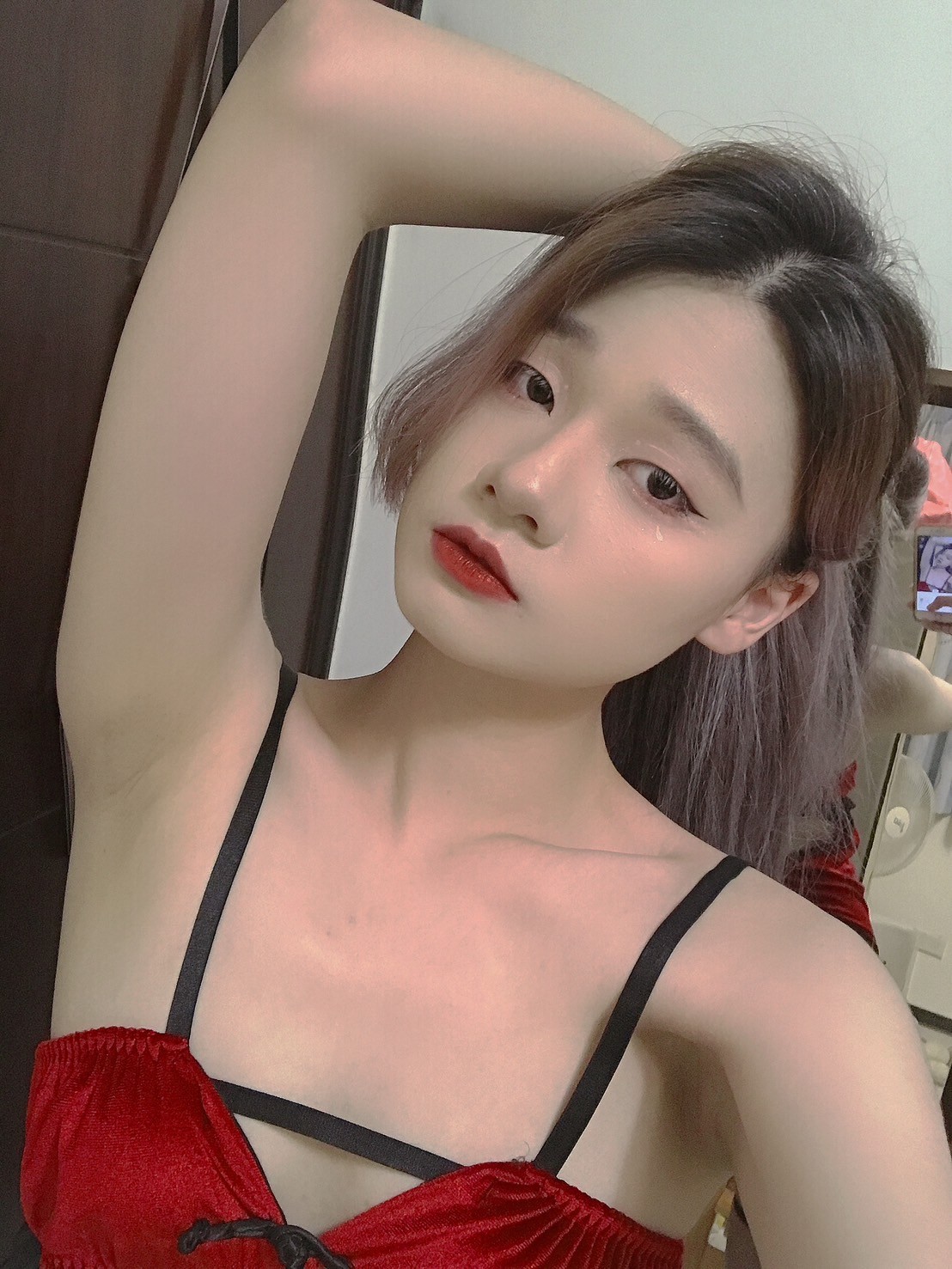 好像小惡魔比較多人喜歡耶~所以又來ㄌ😈 — 你的一眼萬年💜🌙 的數位攝影集封面