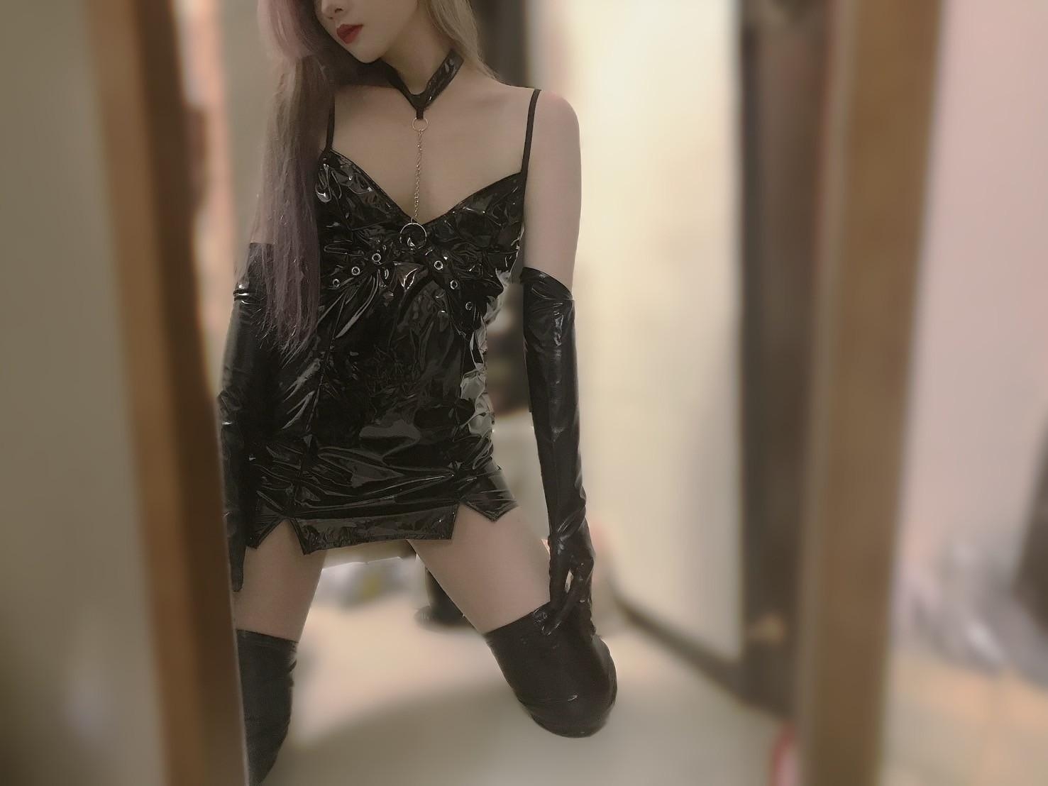 今天挑戰新夥伴~皮衣底下還有小心機唷💜 — 你的一眼萬年💜🌙 的數位攝影集封面
