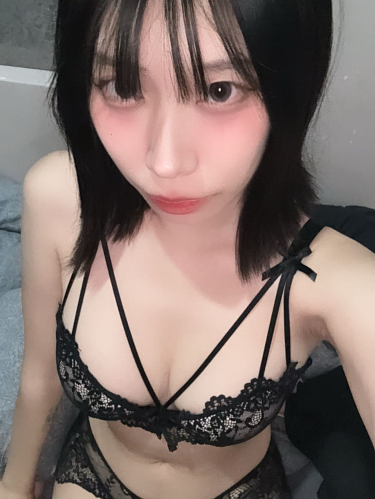 一個人在家發騷的性感小野貓 