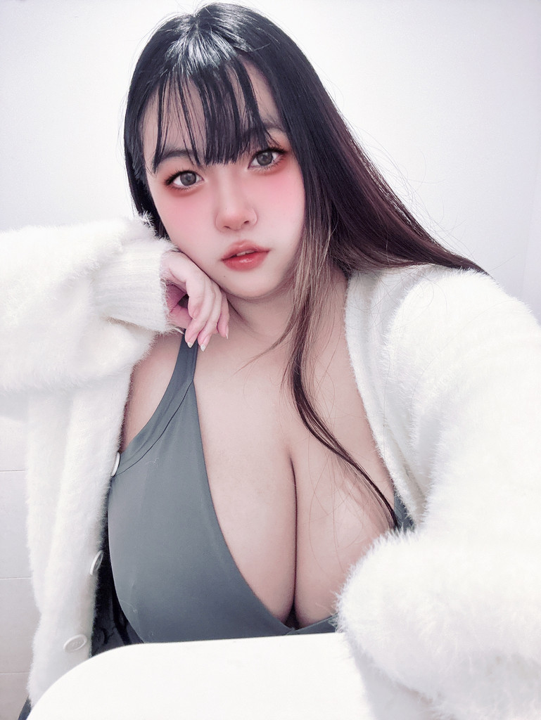 素顏😖運動內衣💖💖包不住ㄉJcup🐮🐮25P