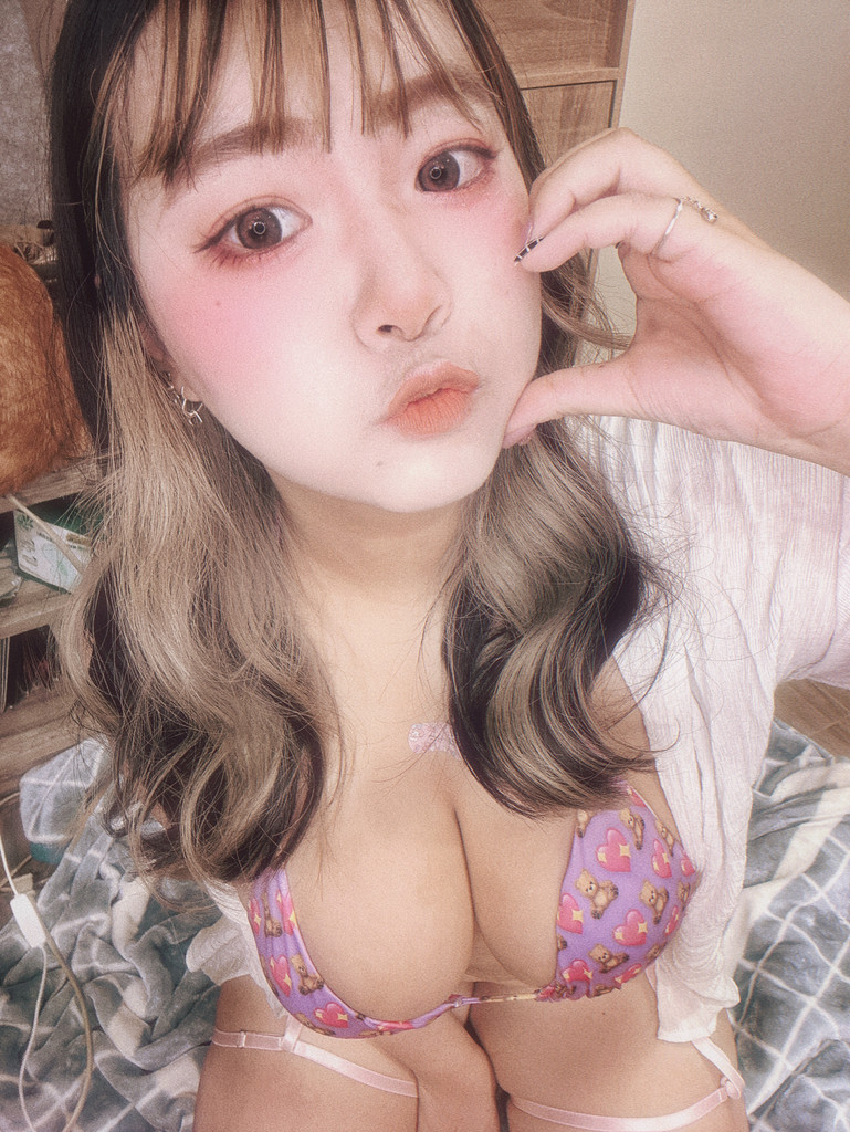 日系美少女💖穿小熊比基尼夾飛機杯💕 23P