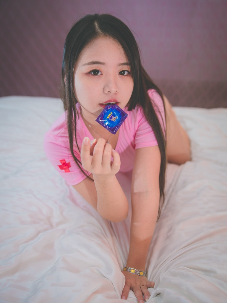 性感護士女友 — обложка цифрового фотоальбома автора 玩轉寫真