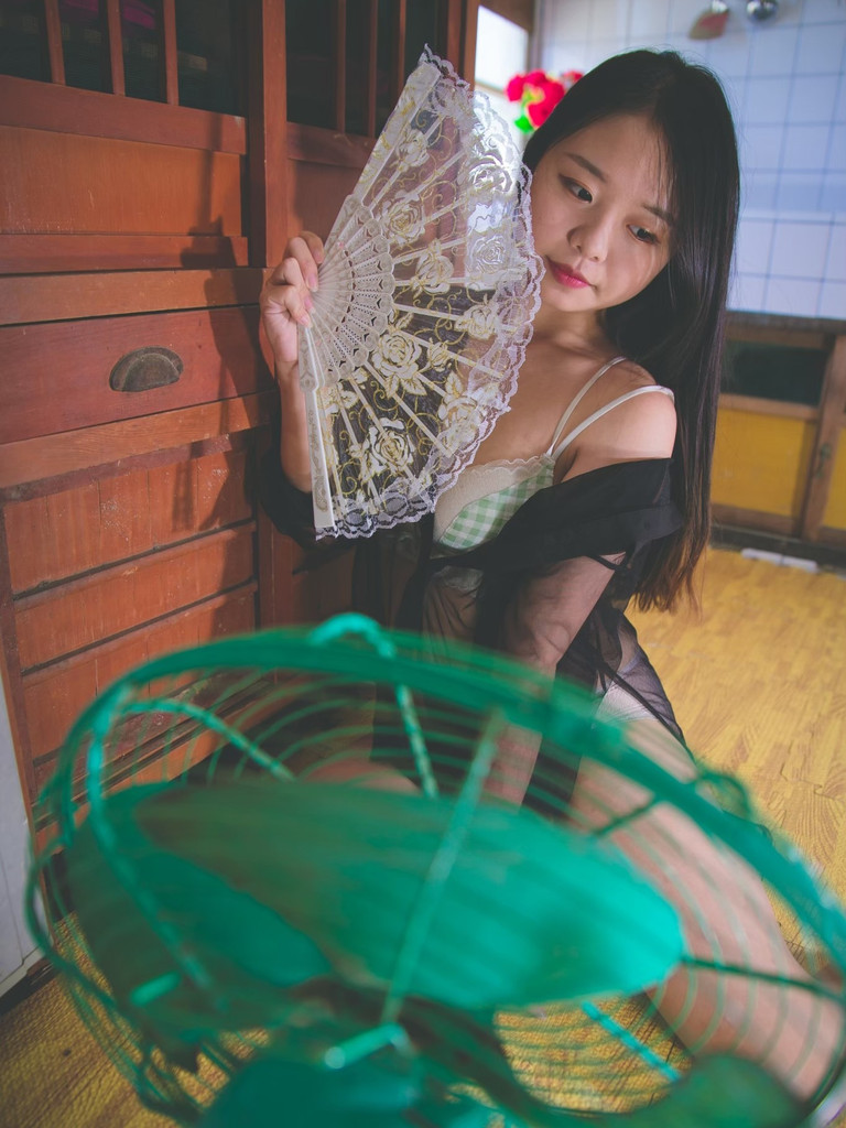 雨嵐居家生活02 — 玩轉攝影（親民價） 的數位攝影集封面