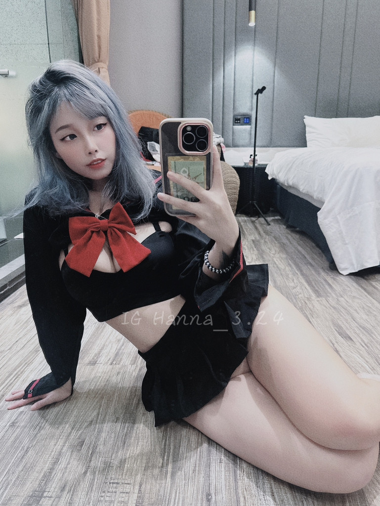 變態同學帶我翹課去開房間
同學⋯你的泳衣怎麼是透膚的⋯？