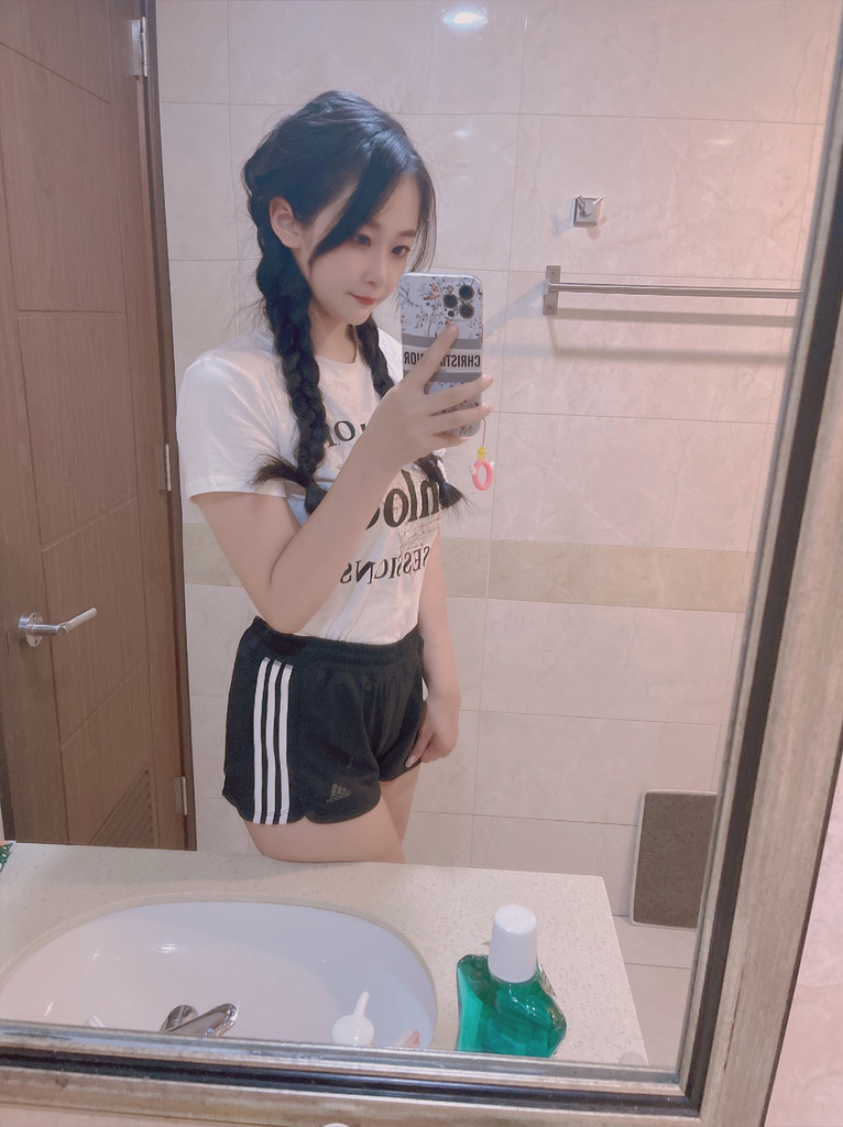 首發❤️

淳淳小隻馬155

臉控 腿控 腰控 奶控❤️

你的理想型女友🤫 — 淳淳 的數位攝影集封面